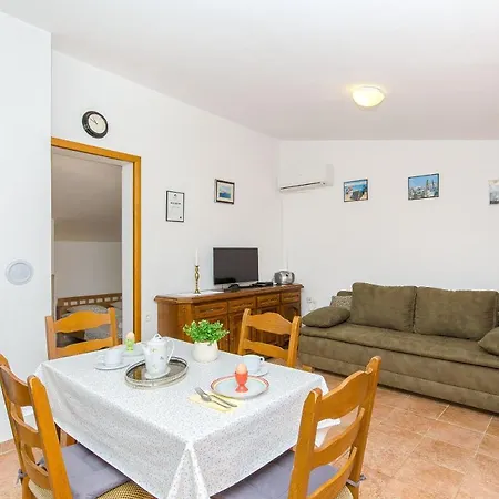House Tomislav קולאן