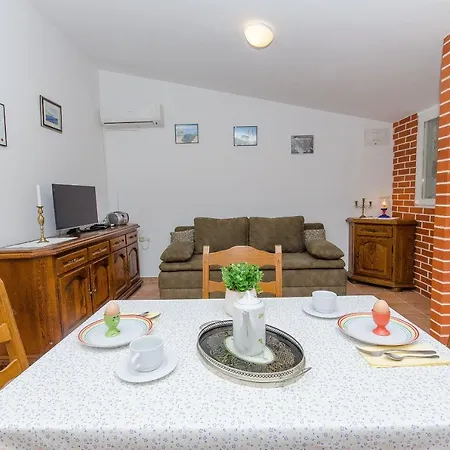 House Tomislav